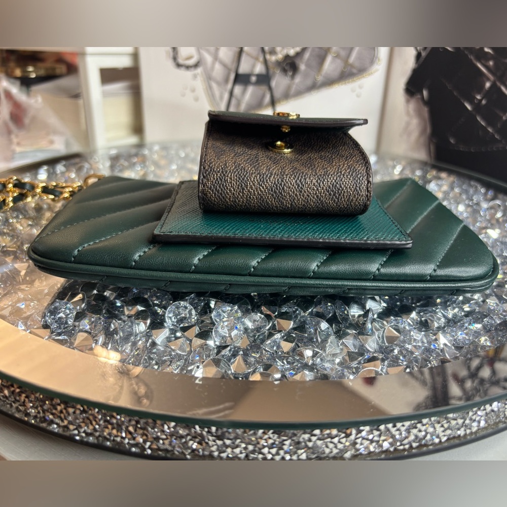 Michael Kors Emerald Green Crossbody with Card holder and AirPod case NWOT - Picture 10 of 12